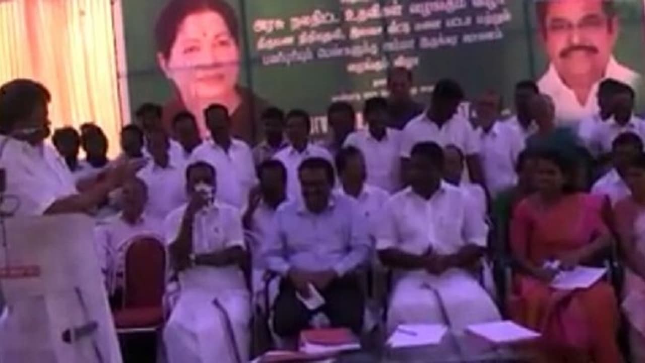 கர்த்தராகிய ஏசுவின் மறு உருவமே… பரிசுத்த ஆவியானவரே !! அமைச்சர் பெஞ்சமினைப் பொதுக் கூட்டத்தில் புகழ்ந்த திமுக எம்எல்ஏ !! கர்த்தராகிய ஏசுவின் மறு உருவமே… பரிசுத்த ஆவியானவரே !! அமைச்சர் பெஞ்சமினைப் பொதுக் கூட்டத்தில் புகழ்ந்த திமுக எம்எல்ஏ !!