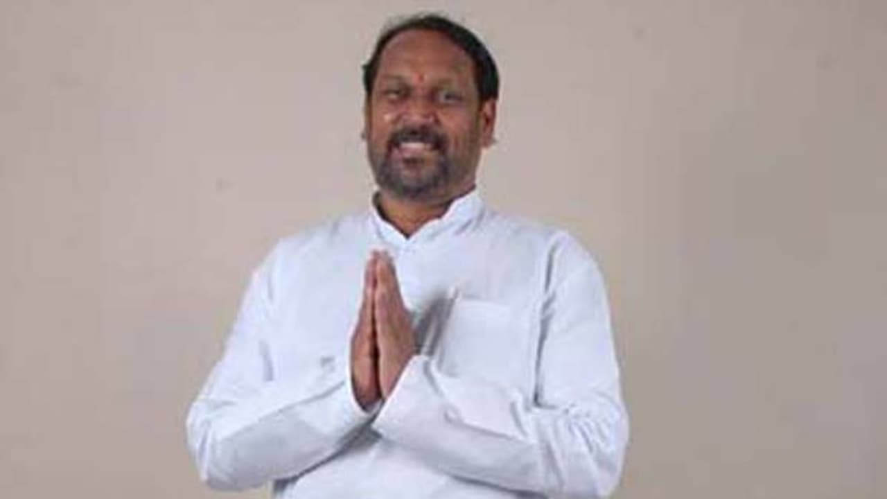 వైసీపీలోకి కొణతాల రామకృష్ణ?: రేపు జగన్తో భేటీ వైసీపీలోకి కొణతాల రామకృష్ణ?: రేపు జగన్తో భేటీ