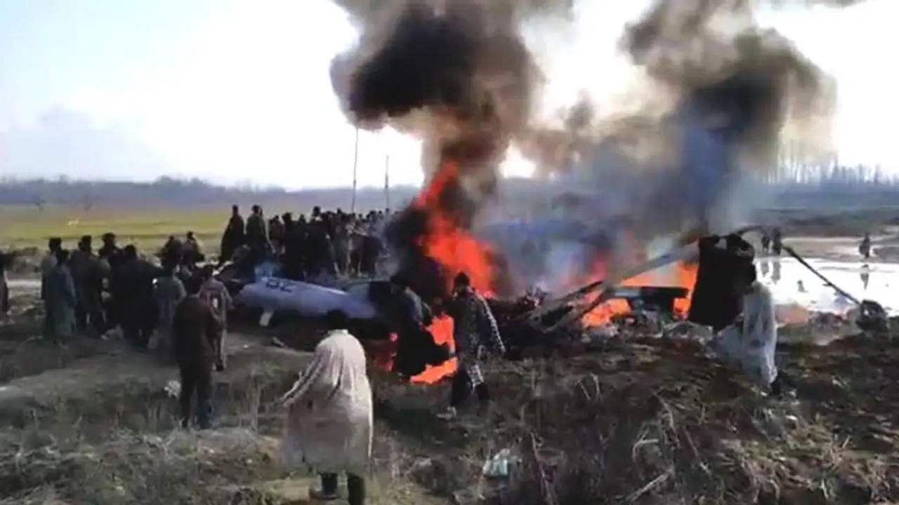 రెండు భారత యుద్ద విమానాలను కూల్చినట్లు ప్రకటించిన పాక్ రెండు భారత యుద్ద విమానాలను కూల్చినట్లు ప్రకటించిన పాక్