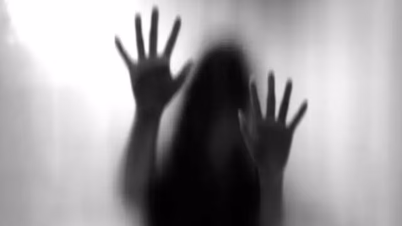 ছেলে নয় 'জানোয়ার', তার লালসার অত্যাচারে অতিষ্ট পরিবার নিল চরম সিদ্ধান্ত ছেলে নয় 'জানোয়ার', তার লালসার অত্যাচারে অতিষ্ট পরিবার নিল চরম সিদ্ধান্ত