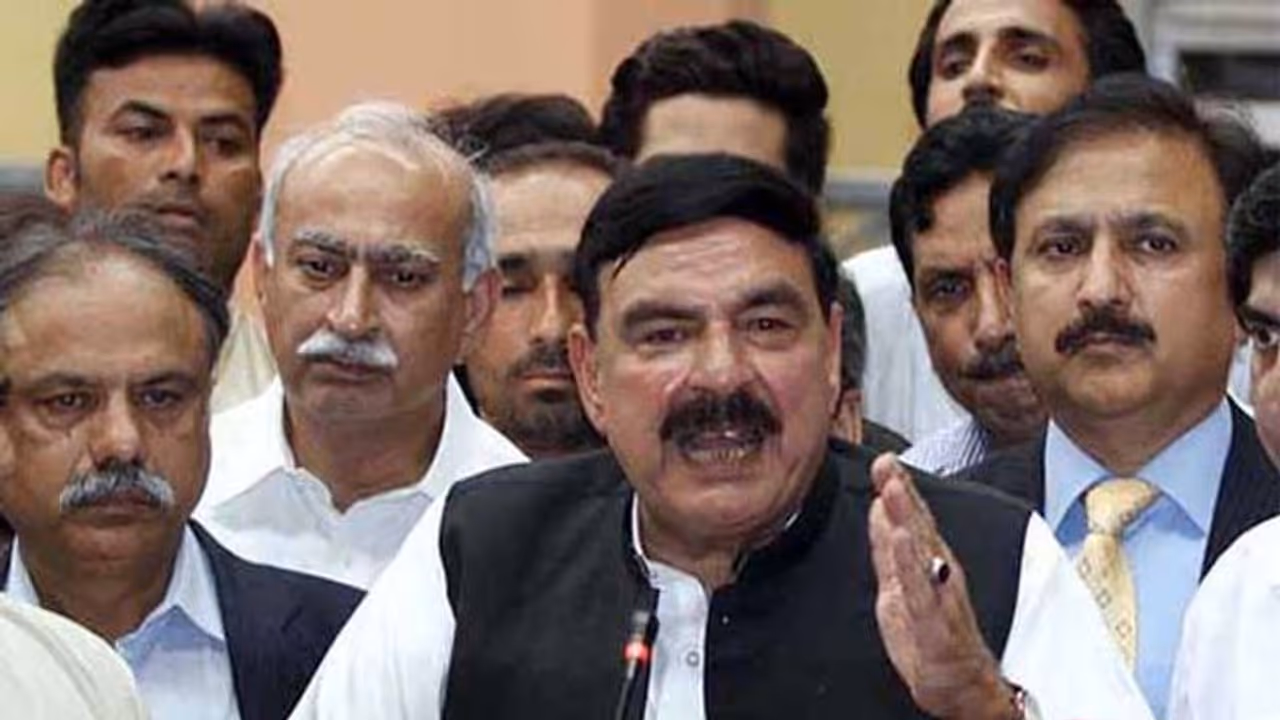 ఇంకో 72 గంటలే, ఎవరెంటో తేలిపోతుంది: పాక్ మంత్రి వ్యాఖ్యలు ఇంకో 72 గంటలే, ఎవరెంటో తేలిపోతుంది: పాక్ మంత్రి వ్యాఖ్యలు