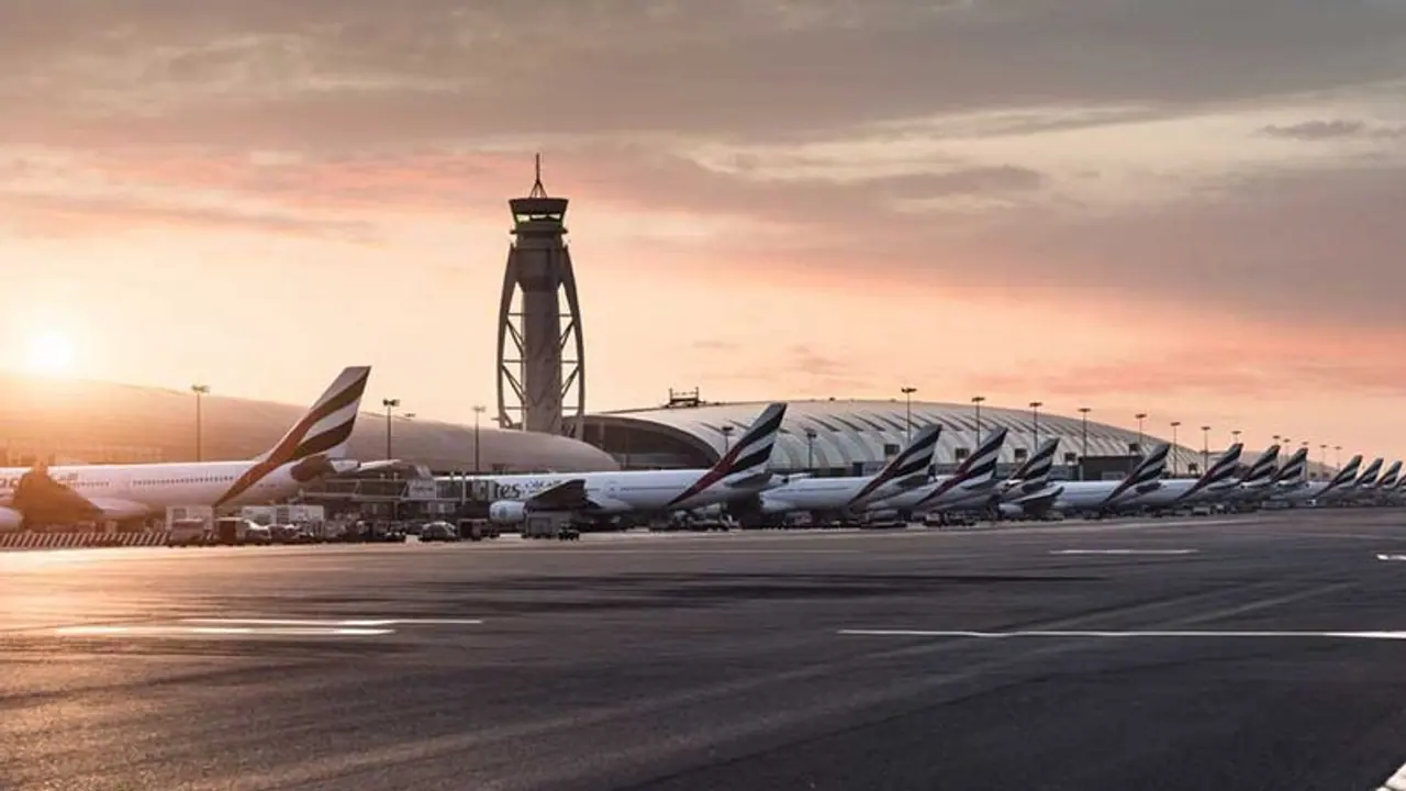 ஆபரேஷன் சிந்தூர் எதிரொலி இந்தியாவில் 10 விமான நிலையங்கள் மூடல்; பள்ளிகளுக்கு விடுமுறை!