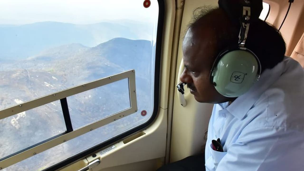 ಬಂಡೀಪುರ ಕಾಡ್ಗಿಚ್ಚು: ವೈಮಾನಿಕ ಸಮೀಕ್ಷೆ ನಡೆಸಿದ ಸಿಎಂ ಬಂಡೀಪುರ ಕಾಡ್ಗಿಚ್ಚು: ವೈಮಾನಿಕ ಸಮೀಕ್ಷೆ ನಡೆಸಿದ ಸಿಎಂ