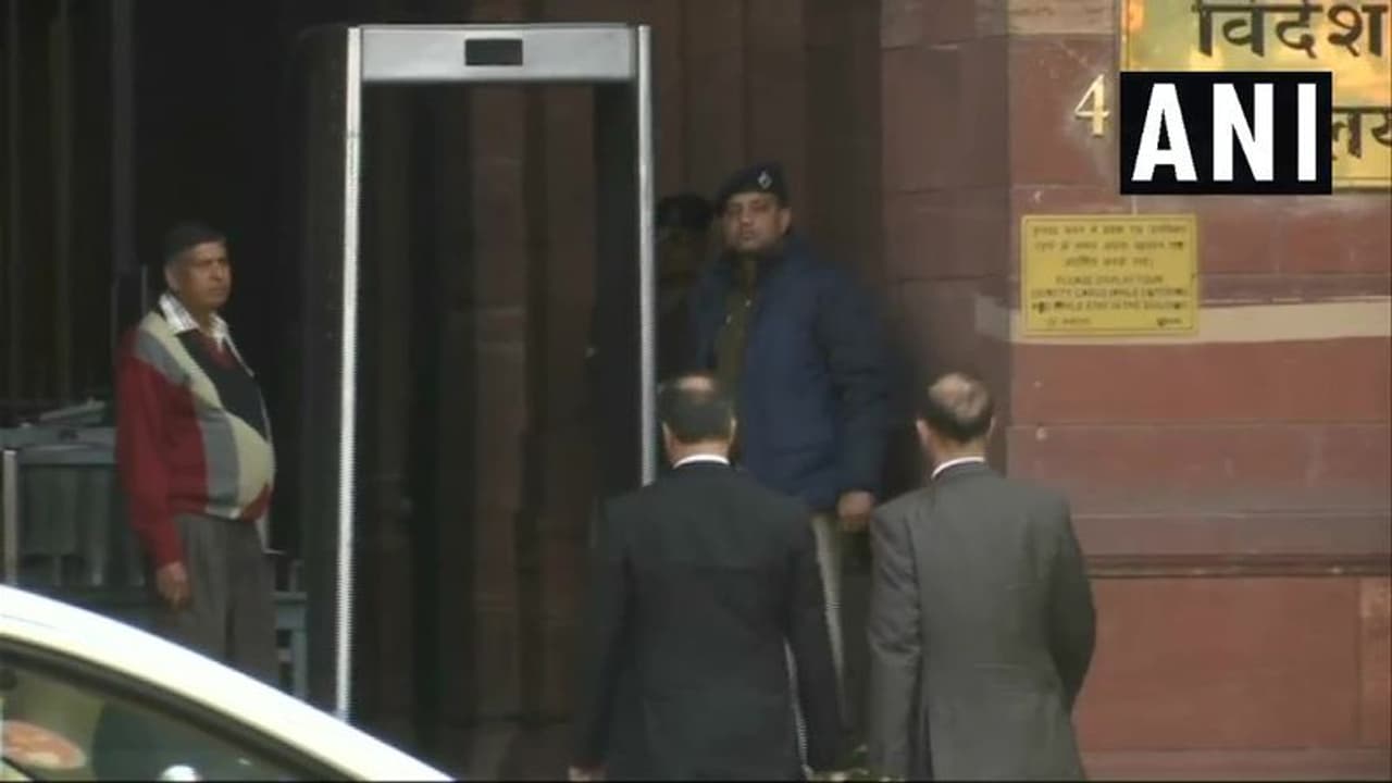 యుద్ధ మేఘాలు: పాక్ డిప్యూటీ హై కమిషనర్కు భారత్ సమన్లు యుద్ధ మేఘాలు: పాక్ డిప్యూటీ హై కమిషనర్కు భారత్ సమన్లు