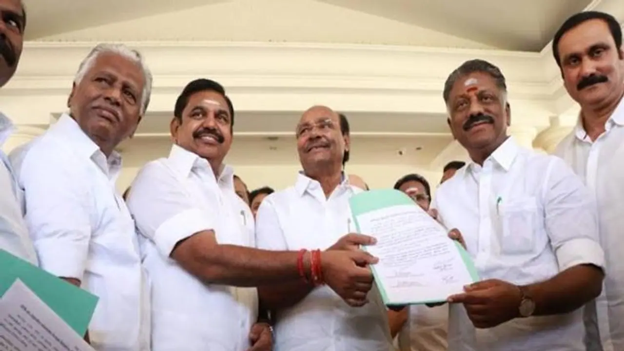 எப்பவும் இதே வேலையைப் பண்றீங்களே.. பாமகவிலிருந்து விலகி அதிமுகவில் ஐக்கியமான விழுப்புரம் நிர்வாகிகள்.! எப்பவும் இதே வேலையைப் பண்றீங்களே.. பாமகவிலிருந்து விலகி அதிமுகவில் ஐக்கியமான விழுப்புரம் நிர்வாகிகள்.!