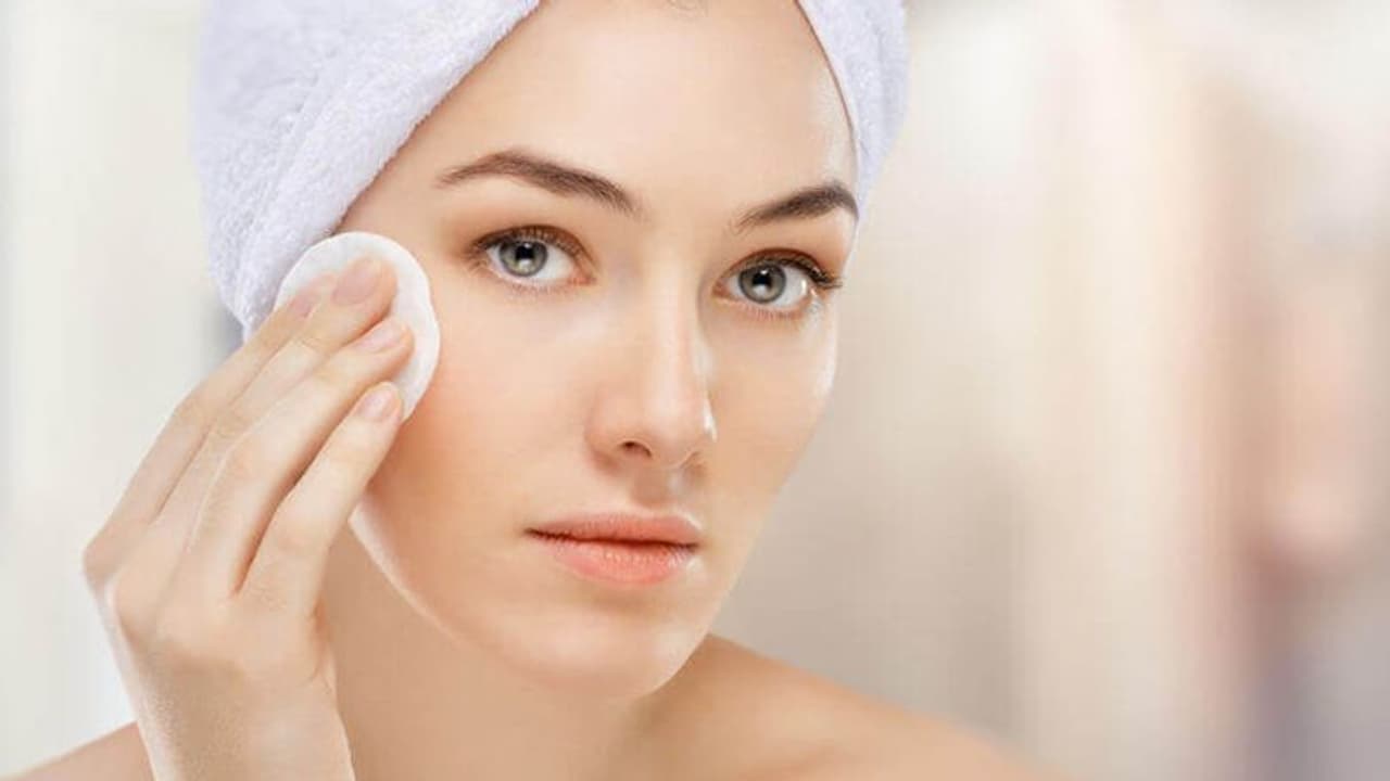 വരണ്ട ചര്മ്മമാണോ; എങ്കിൽ ഇതാ ശ്രദ്ധിക്കേണ്ട ചില കാര്യങ്ങൾ വരണ്ട ചര്മ്മമാണോ; എങ്കിൽ ഇതാ ശ്രദ്ധിക്കേണ്ട ചില കാര്യങ്ങൾ