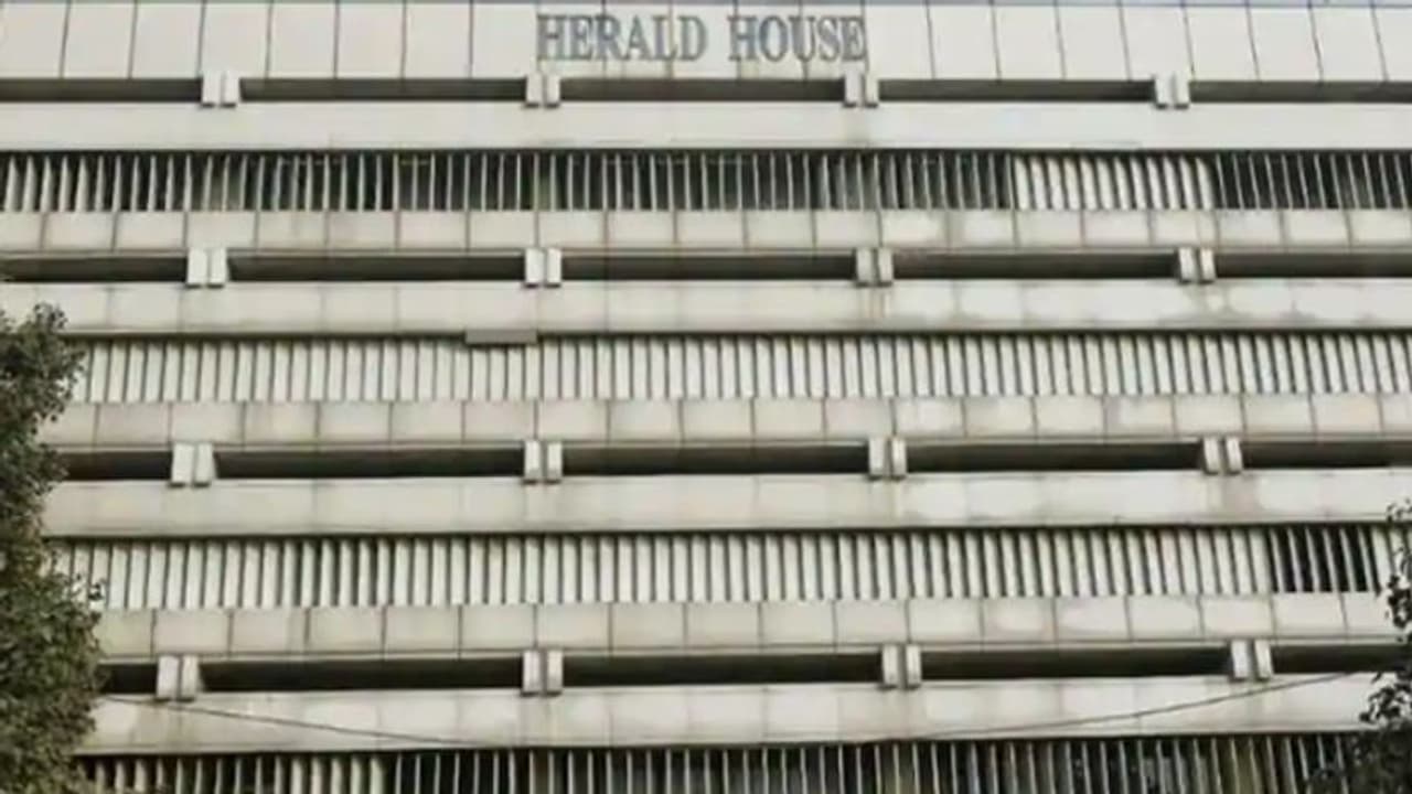 കോൺഗ്രസിന് തിരിച്ചടി; നാഷണല് ഹെറാള്ഡ് ദിനപത്രത്തിന്റെ കെട്ടിടം ഒഴിയണമെന്ന് കോടതി കോൺഗ്രസിന് തിരിച്ചടി; നാഷണല് ഹെറാള്ഡ് ദിനപത്രത്തിന്റെ കെട്ടിടം ഒഴിയണമെന്ന് കോടതി