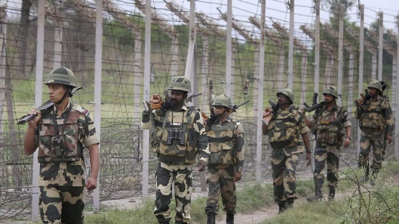 പഞ്ചാബിലെ അതിര്ത്തി പ്രദേശത്ത് പാക് ചാരന് പിടിയില് പഞ്ചാബിലെ അതിര്ത്തി പ്രദേശത്ത് പാക് ചാരന് പിടിയില്