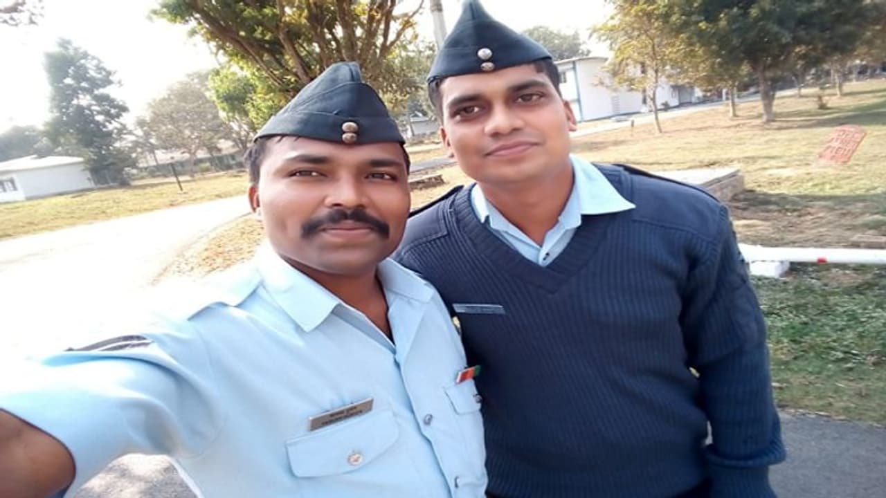 ಇದು ಜೋಶ್ ಅಂದ್ರೆ, ರಜೆ ಮೊಟಕುಗೊಳಿಸಿ ಡ್ಯೂಟಿಗೆ ಹೊರಟ ಕಲಬುರಗಿ ಯೋಧ ಇದು ಜೋಶ್ ಅಂದ್ರೆ, ರಜೆ ಮೊಟಕುಗೊಳಿಸಿ ಡ್ಯೂಟಿಗೆ ಹೊರಟ ಕಲಬುರಗಿ ಯೋಧ