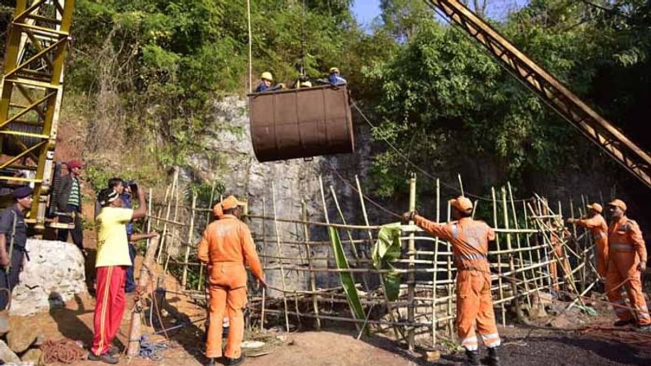 బొగ్గు గనిలో ప్రమాదం: 77 రోజుల తర్వాత బయటపడ్డ మృతదేహం బొగ్గు గనిలో ప్రమాదం: 77 రోజుల తర్వాత బయటపడ్డ మృతదేహం