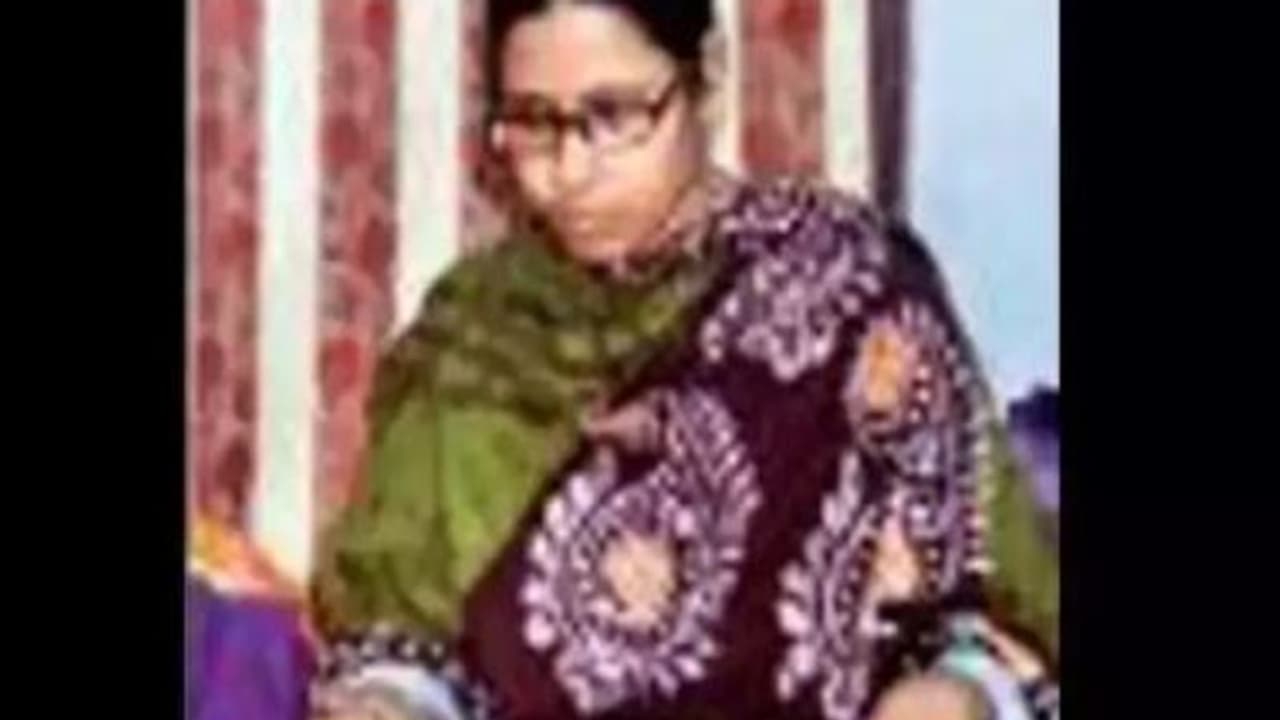 യുദ്ധം വേണ്ടെന്ന് കുറിപ്പ്; പുൽവാമയിൽ വീരമൃത്യു വരിച്ച ജവാന്റെ ഭാര്യക്കെതിരെ സൈബർ ആക്രമണം യുദ്ധം വേണ്ടെന്ന് കുറിപ്പ്; പുൽവാമയിൽ വീരമൃത്യു വരിച്ച ജവാന്റെ ഭാര്യക്കെതിരെ സൈബർ ആക്രമണം