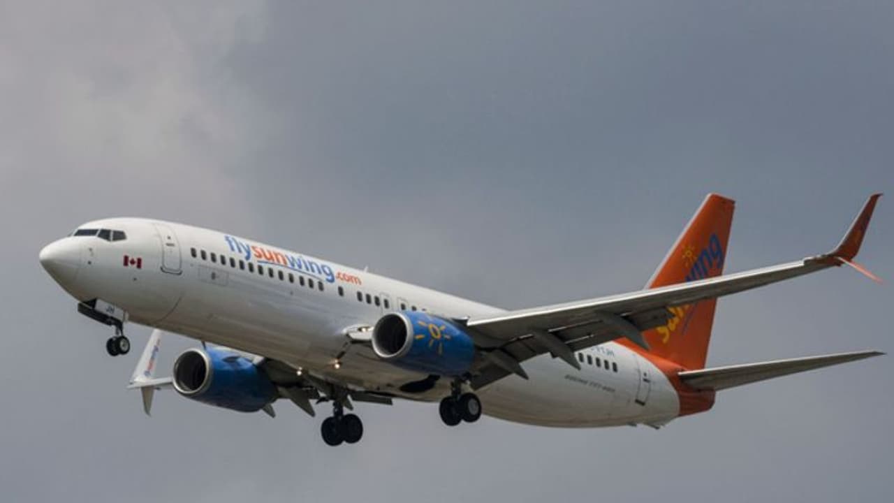 വിമാനം വൈകിയാൽ ടിക്കറ്റ് തുക തിരിച്ചു നൽകും; യാത്രക്കാരുടെ അവകാശങ്ങളെക്കുറിച്ചുള്ള പാസഞ്ചര് ചാര്ട്ടര് പുറത്തുവിട്ടു വിമാനം വൈകിയാൽ ടിക്കറ്റ് തുക തിരിച്ചു നൽകും; യാത്രക്കാരുടെ അവകാശങ്ങളെക്കുറിച്ചുള്ള പാസഞ്ചര് ചാര്ട്ടര് പുറത്തുവിട്ടു