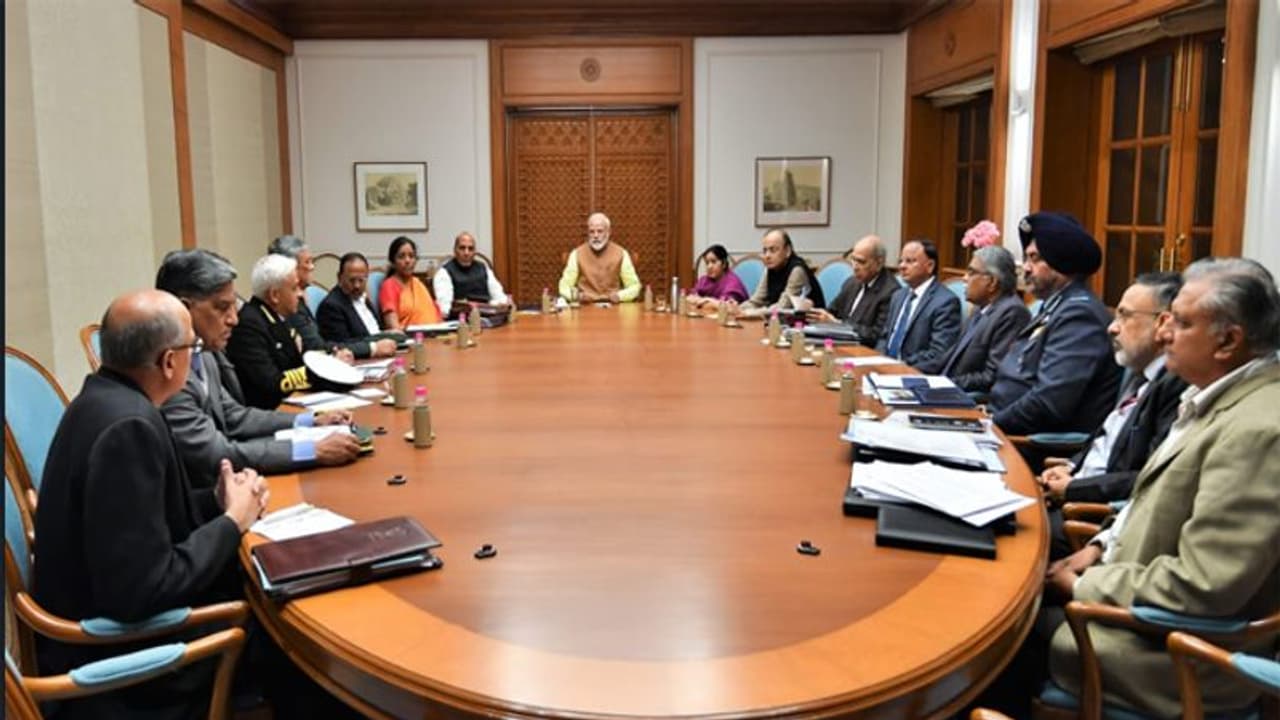 ಇದು ಟ್ರೇಲರ್, ಮುಂದಿದೆ ದೊಡ್ಡಾಟ! ಇದು ಟ್ರೇಲರ್, ಮುಂದಿದೆ ದೊಡ್ಡಾಟ!