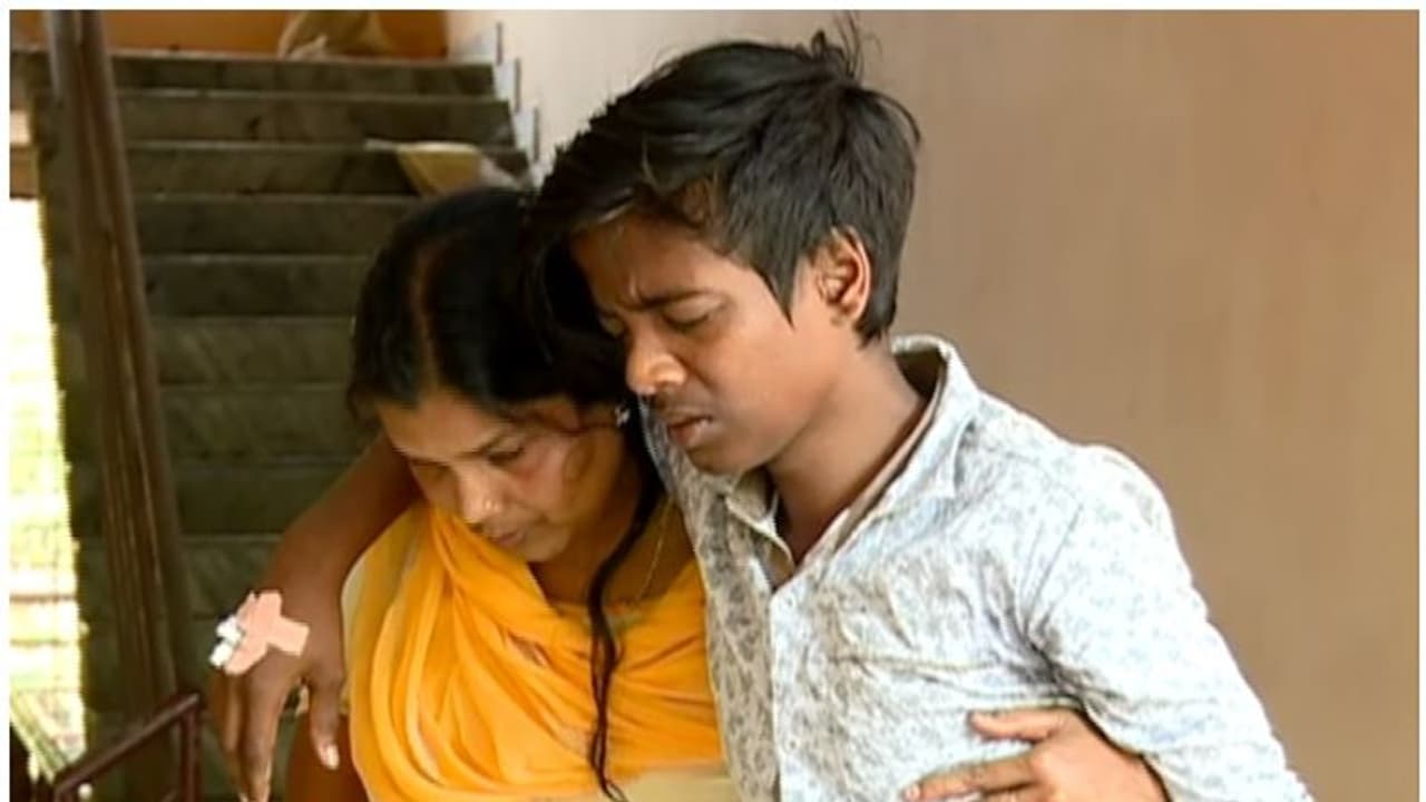 കൊല്ലത്ത് വിദ്യാർത്ഥിയെ അടിച്ച് കൊന്ന സംഭവം; ജയിൽ വാർഡൻ അറസ്റ്റിൽ കൊല്ലത്ത് വിദ്യാർത്ഥിയെ അടിച്ച് കൊന്ന സംഭവം; ജയിൽ വാർഡൻ അറസ്റ്റിൽ