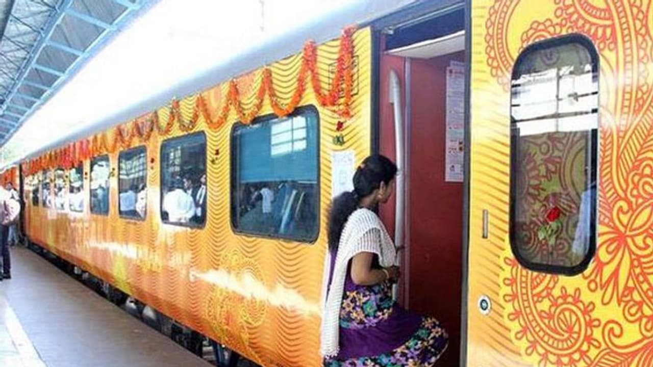 Delhi Lucknow Tejas Express to chug as first train run by private players