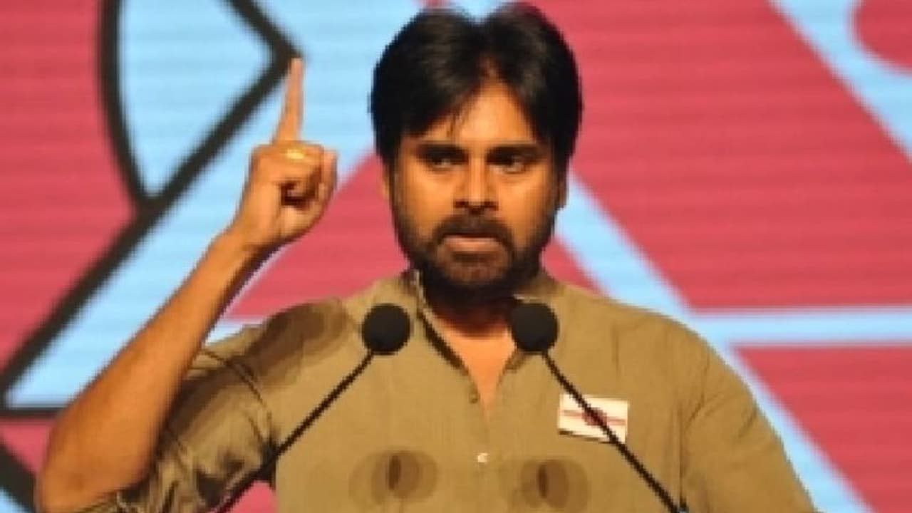 ಥಿಯೇಟರ್ನಲ್ಲಿ ರಾಷ್ಟ್ರಗೀತೆ ವೇಳೆ ಎದ್ದು ನಿಲ್ಲಲು ಇಷ್ಟವಿಲ್ಲ: ಪವನ್ ಕಲ್ಯಾಣ್ ಥಿಯೇಟರ್ನಲ್ಲಿ ರಾಷ್ಟ್ರಗೀತೆ ವೇಳೆ ಎದ್ದು ನಿಲ್ಲಲು ಇಷ್ಟವಿಲ್ಲ: ಪವನ್ ಕಲ್ಯಾಣ್