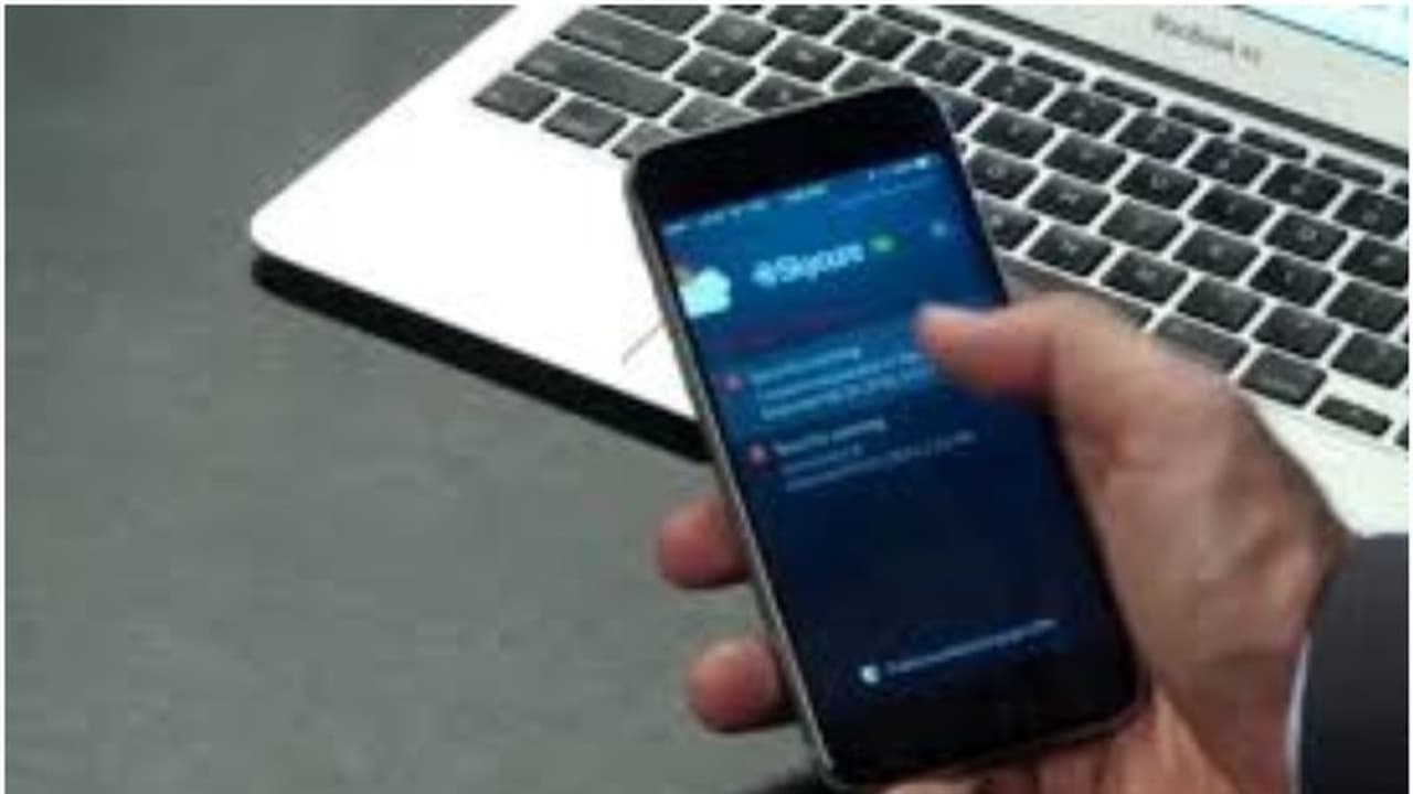 Govt warns about new mobile banking virus prowling in Indian cyberspace