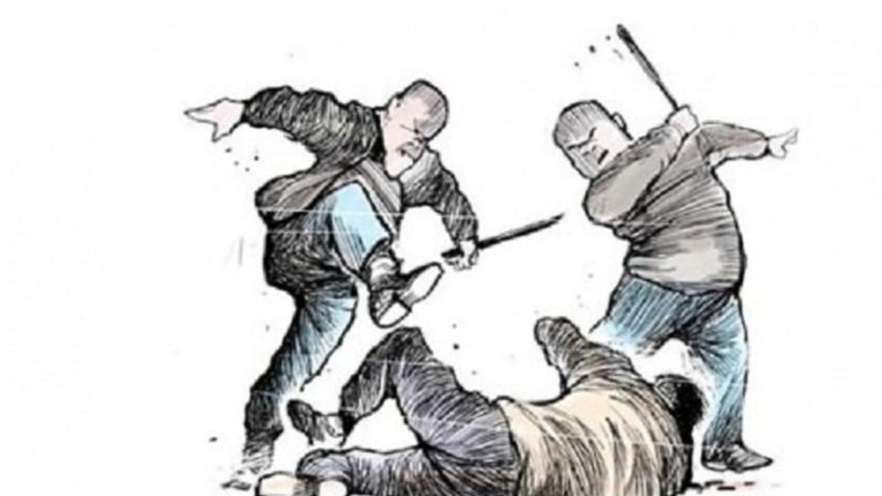 గ్రామ తీర్పు:హత్య చేశాడనే అనుమానంతో కొట్టి చంపేశారు, గ్రామస్తుల అరెస్ట్ గ్రామ తీర్పు:హత్య చేశాడనే అనుమానంతో కొట్టి చంపేశారు, గ్రామస్తుల అరెస్ట్