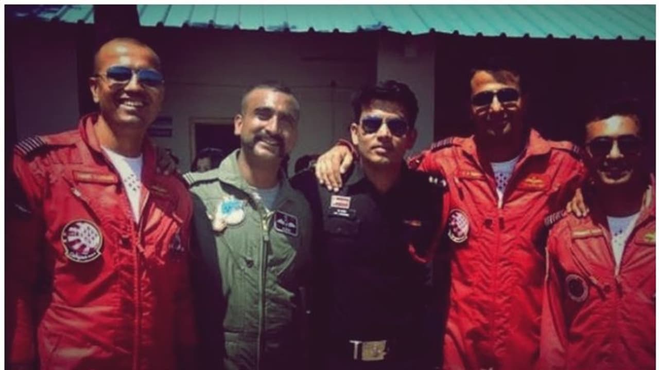 മിഗ് 21 കൊണ്ട് എഫ് 16 വിമാനങ്ങളെ ഓടിച്ച സൂപ്പർ ഹീറോ! ഇനിയെന്ന് അഭിനന്ദന് വിമാനങ്ങൾ പറത്താനാകും? മിഗ് 21 കൊണ്ട് എഫ് 16 വിമാനങ്ങളെ ഓടിച്ച സൂപ്പർ ഹീറോ! ഇനിയെന്ന് അഭിനന്ദന് വിമാനങ്ങൾ പറത്താനാകും?