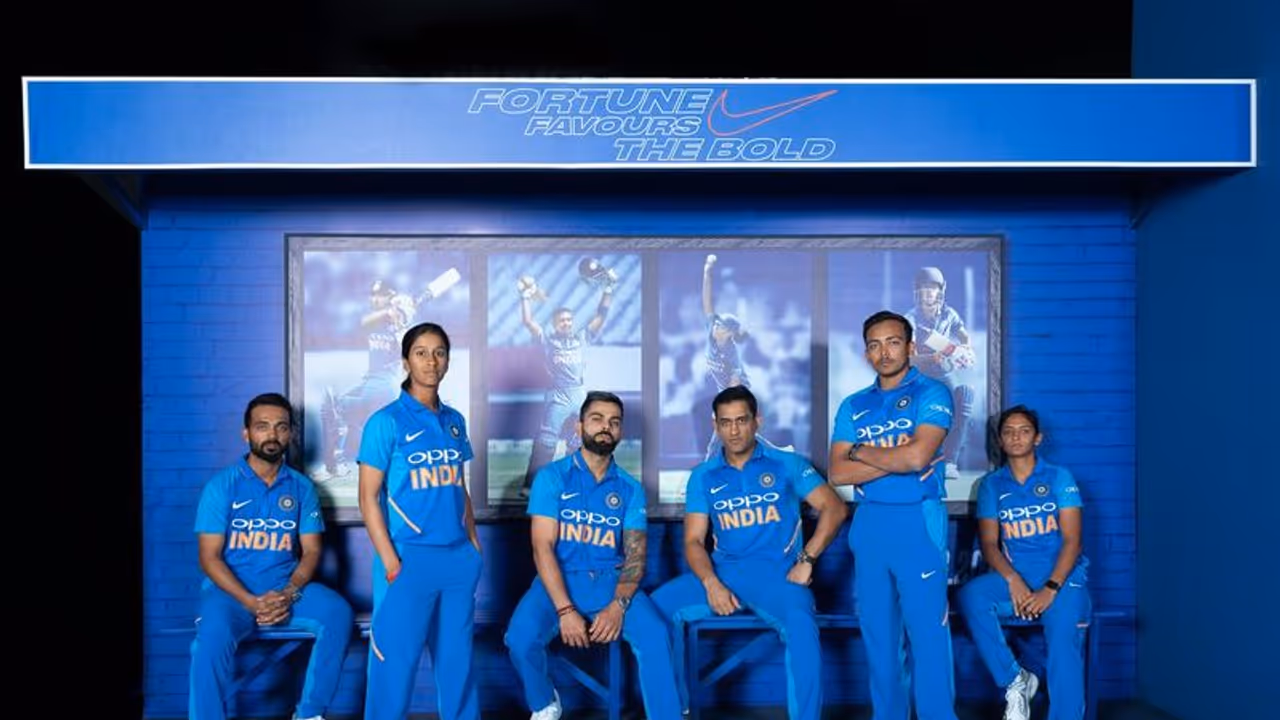 ವಿಶ್ವಕಪ್ ಟೂರ್ನಿಗಾಗಿ ಟೀಂ ಇಂಡಿಯಾ ಹೊಸ ಜರ್ಸಿ ಅನಾವರಣ! ವಿಶ್ವಕಪ್ ಟೂರ್ನಿಗಾಗಿ ಟೀಂ ಇಂಡಿಯಾ ಹೊಸ ಜರ್ಸಿ ಅನಾವರಣ!