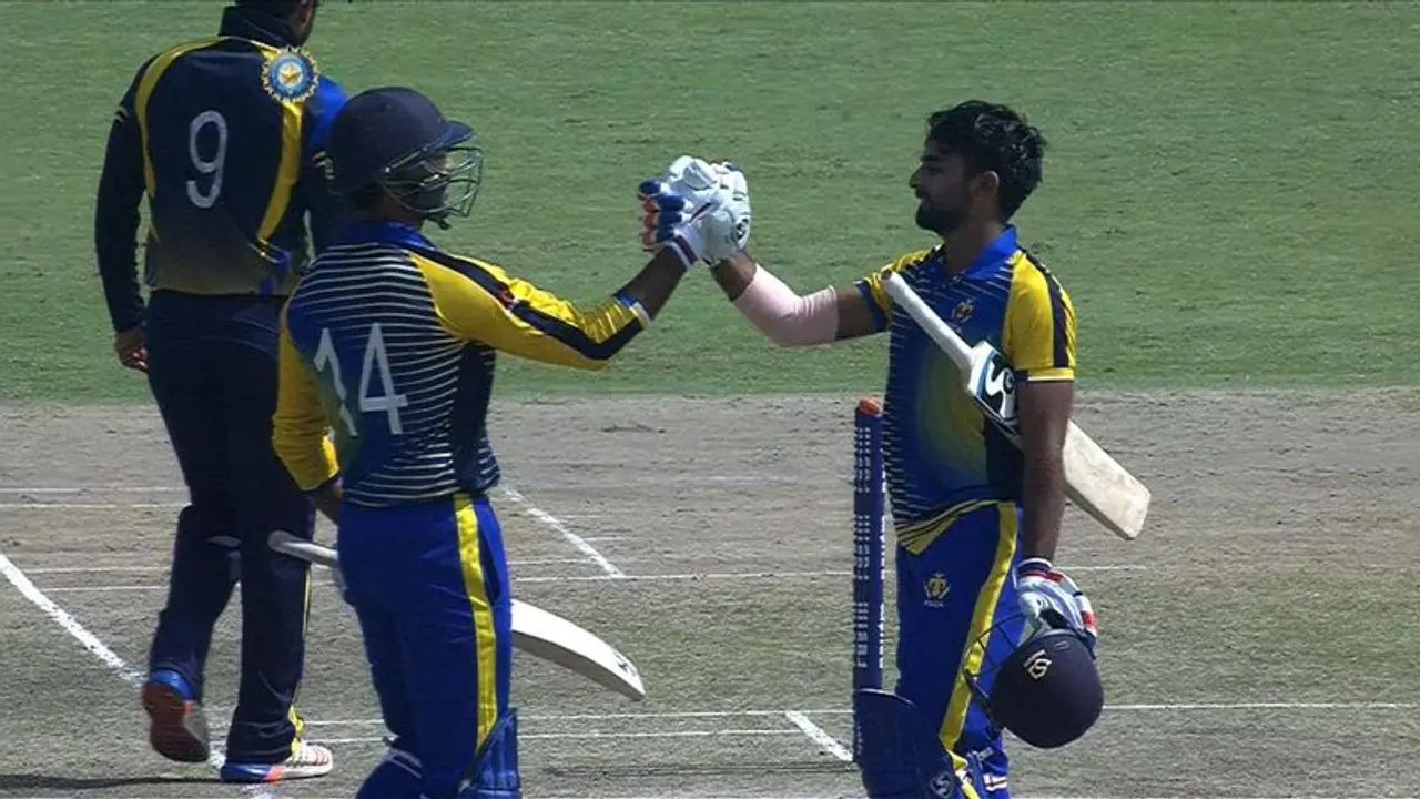 ವಿಜಯ್ ಹಜಾರೆ: ಕ್ವಾರ್ಟರ್ಫೈನಲ್ಗೆ ಲಗ್ಗೆ ಇಟ್ಟ ಕರ್ನಾಟಕ! ವಿಜಯ್ ಹಜಾರೆ: ಕ್ವಾರ್ಟರ್ಫೈನಲ್ಗೆ ಲಗ್ಗೆ ಇಟ್ಟ ಕರ್ನಾಟಕ!