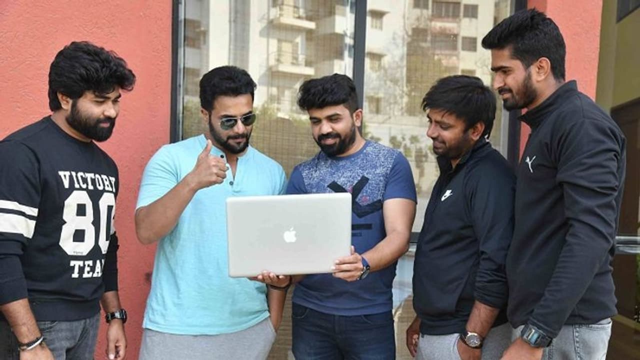 ರೋರಿಂಗ್ ಸ್ಟಾರ್ ಶ್ರೀಮುರುಳಿಯಿಂದ 'ಮಧುಮತಿ' ಸಿಡಿ ಬಿಡುಗಡೆ! ರೋರಿಂಗ್ ಸ್ಟಾರ್ ಶ್ರೀಮುರುಳಿಯಿಂದ 'ಮಧುಮತಿ' ಸಿಡಿ ಬಿಡುಗಡೆ!