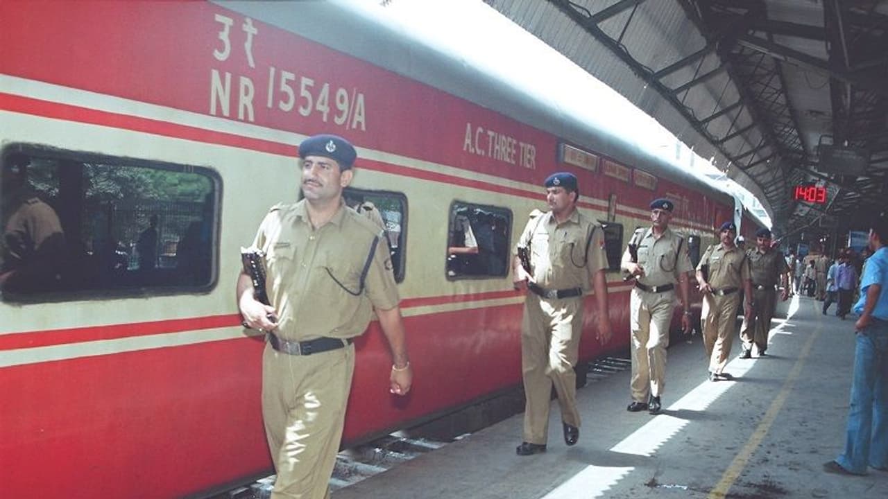 रेलवे ने किया अलर्ट, आतंकी कर सकते हैं ट्रेनों में हमले