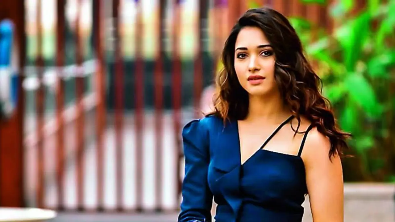 Tamannaah Bhatia ready to break no kissing contract for Hrithik Roshan