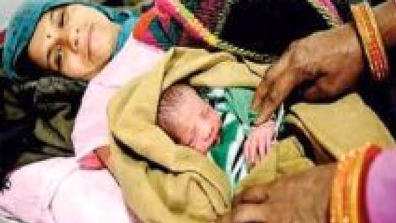 ಓ ನನ್ನ ಚೇತನ, ಆಗು ನೀ ಅಭಿನಂದನ: ಮಗುವಿಗೆ ವಿಂಗ್ ಕಮಾಂಡರ್ ಹೆಸರು! ಓ ನನ್ನ ಚೇತನ, ಆಗು ನೀ ಅಭಿನಂದನ: ಮಗುವಿಗೆ ವಿಂಗ್ ಕಮಾಂಡರ್ ಹೆಸರು!