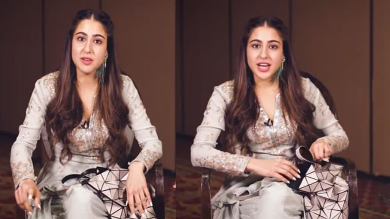 ಬ್ಯಾಗಲ್ಲಿ ಏನಿದೆ ಎಂದು ರಹಸ್ಯ ಬಿಚ್ಚಿಟ್ಟ ಸಾರಾ ಅಲಿ ಖಾನ್! ಬ್ಯಾಗಲ್ಲಿ ಏನಿದೆ ಎಂದು ರಹಸ್ಯ ಬಿಚ್ಚಿಟ್ಟ ಸಾರಾ ಅಲಿ ಖಾನ್!