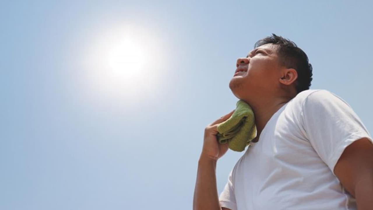 വേനൽചൂട് ; സൂര്യാഘാതത്തിൽ നിന്ന് രക്ഷനേടാനുള്ള പ്രതിരോധ മാർഗ്ഗങ്ങൾ എന്തൊക്കെ?