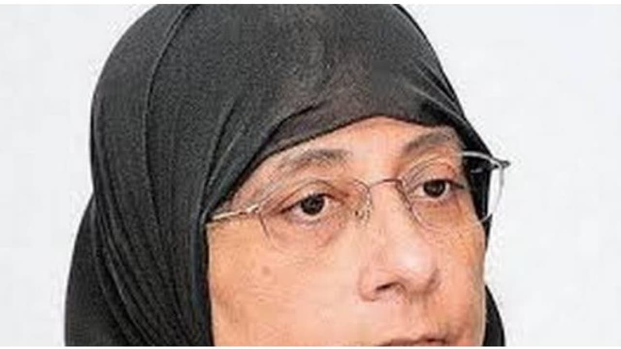 தமிழக அமைச்சர் நிலோபர்கபிலுக்கும் கொரோனா ... ! அமைச்சர்களை விடாது துரத்தும் கொரோனா.! தமிழக அமைச்சர் நிலோபர்கபிலுக்கும் கொரோனா ... ! அமைச்சர்களை விடாது துரத்தும் கொரோனா.!