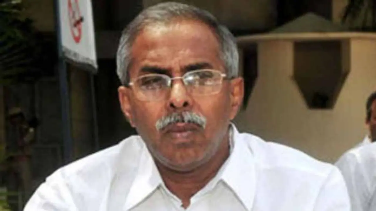 నాడు జగన్తో విభేదాలు: విజయమ్మపై వైఎస్ వివేకా పోటీ నాడు జగన్తో విభేదాలు: విజయమ్మపై వైఎస్ వివేకా పోటీ