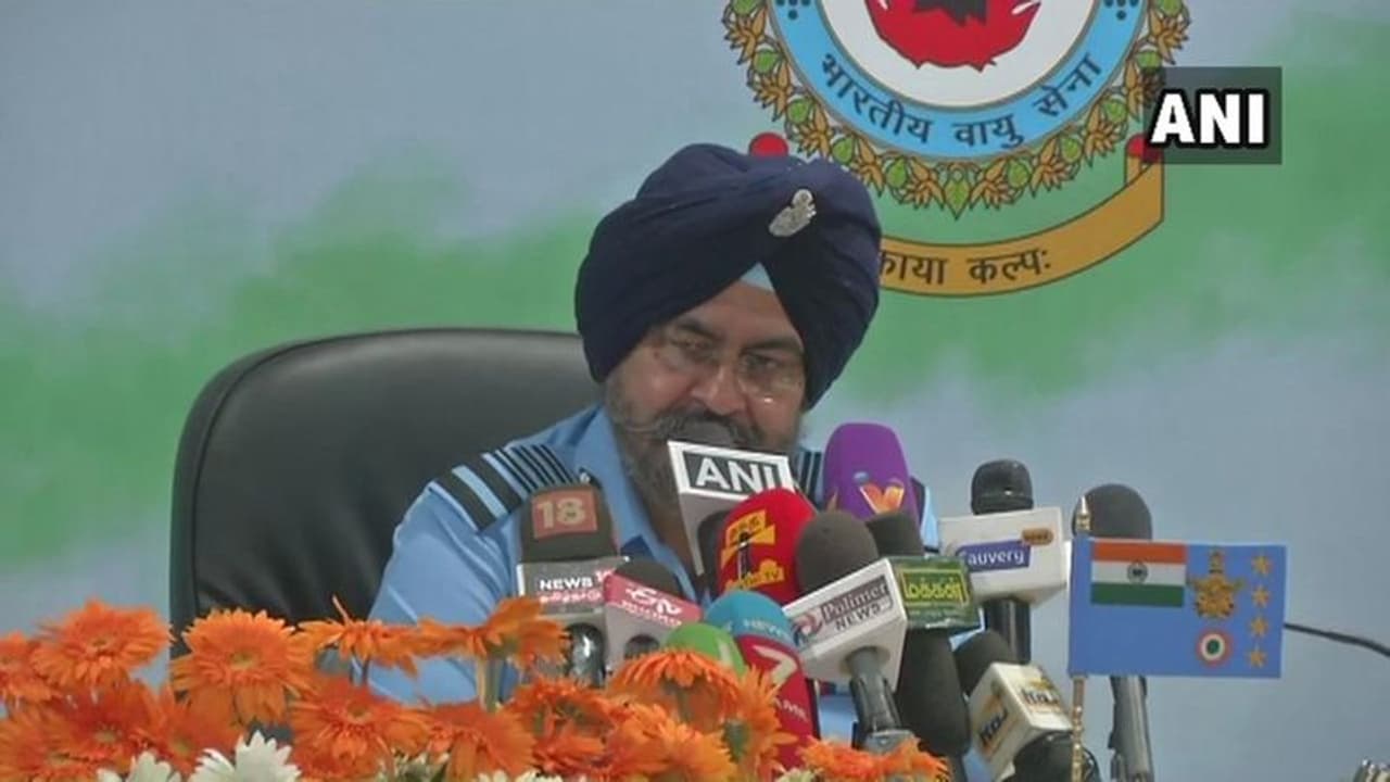 శవాలను లెక్కించడం మా పని కాదు: ఎయిర్ చీఫ్ మార్షల్ శవాలను లెక్కించడం మా పని కాదు: ఎయిర్ చీఫ్ మార్షల్