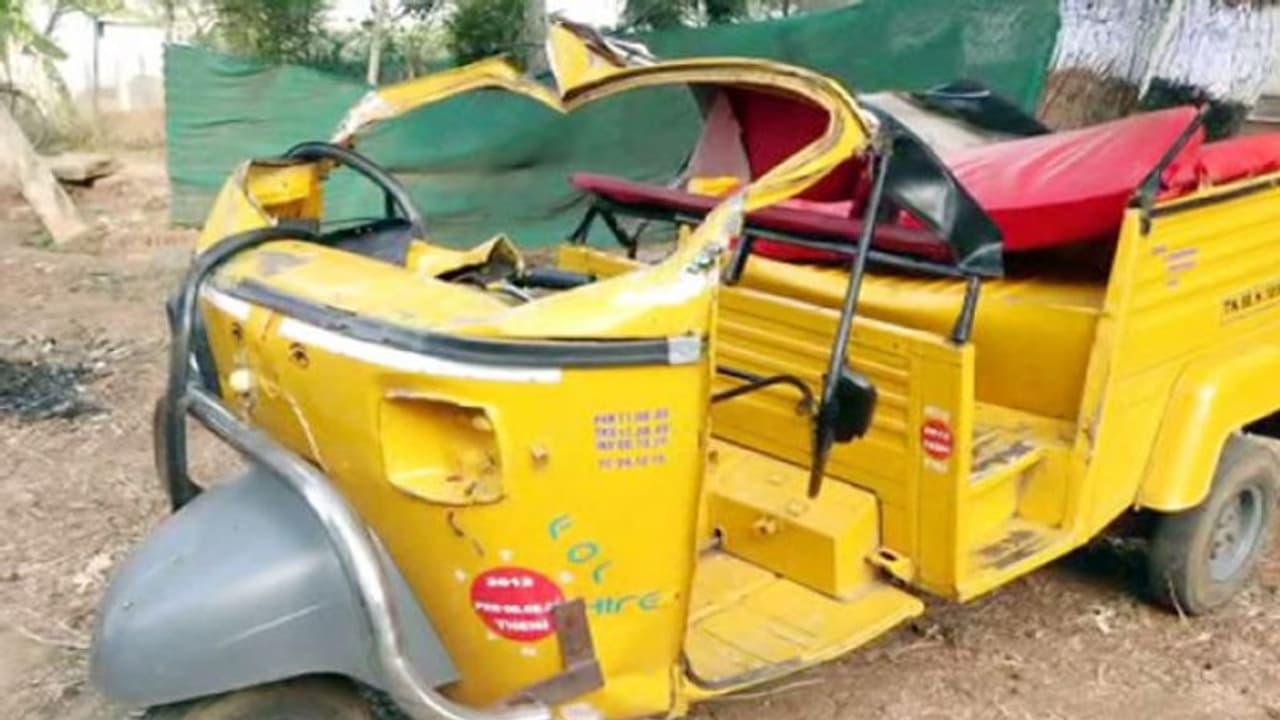 அரசுப் பேருந்தும் ஆட்டோவும் நேருக்கு நேர் மோதல்... ஒரே குடும்பத்தைச் சேர்ந்த 4 பேர் உயிரிழப்பு..! அரசுப் பேருந்தும் ஆட்டோவும் நேருக்கு நேர் மோதல்... ஒரே குடும்பத்தைச் சேர்ந்த 4 பேர் உயிரிழப்பு..!