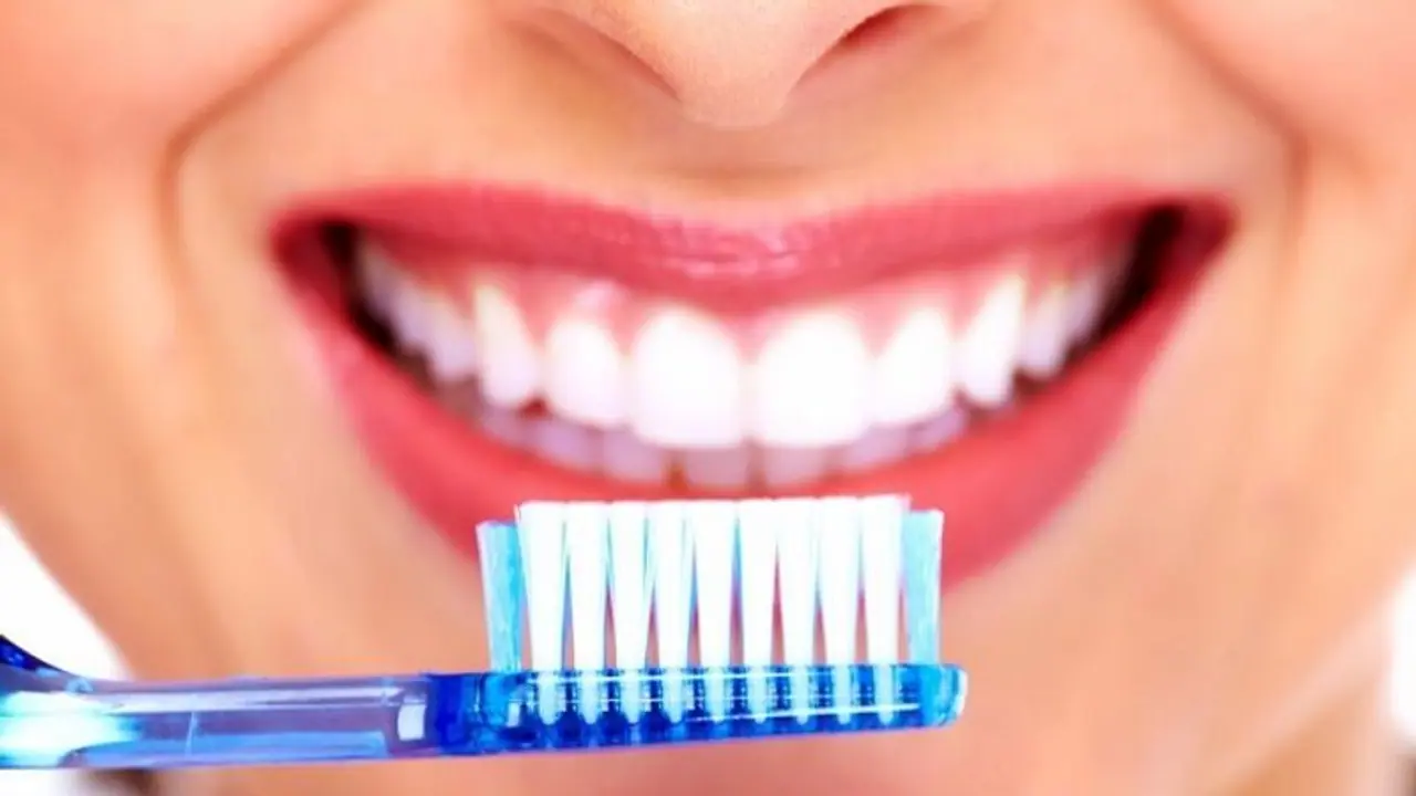 ದಿನಕ್ಕೆ ಎರಡು ಬಾರಿ ಹಲ್ಲುಜ್ಜುವುದರಿಂದ ಹಲ್ಲು ಮಾತ್ರವಲ್ಲ, ಈ ಅಂಗವು ಚೆನ್ನಾಗಿರುತ್ತಂತೆ! ದಿನಕ್ಕೆ ಎರಡು ಬಾರಿ ಹಲ್ಲುಜ್ಜುವುದರಿಂದ ಹಲ್ಲು ಮಾತ್ರವಲ್ಲ, ಈ ಅಂಗವು ಚೆನ್ನಾಗಿರುತ್ತಂತೆ!