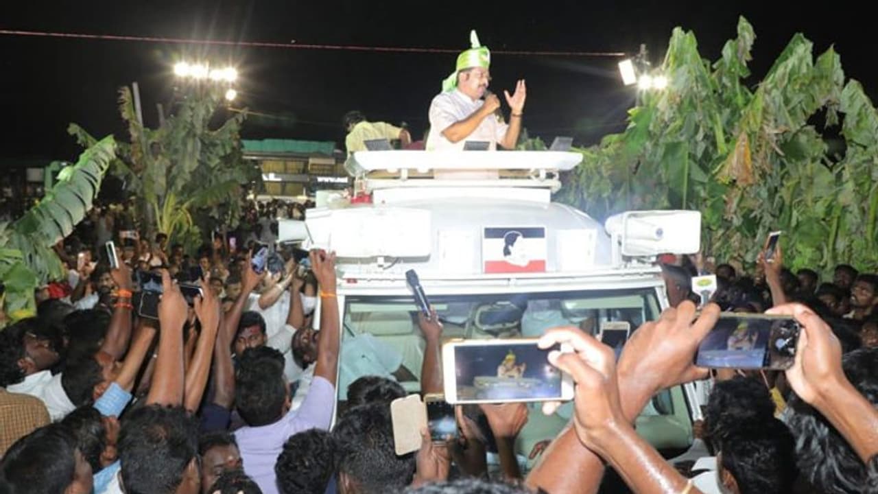 ஆசியாவிலேயே அமமுக நடத்திய அதிரடி சாதனை... அசத்தும் டிடிவி...! ஆசியாவிலேயே அமமுக நடத்திய அதிரடி சாதனை... அசத்தும் டிடிவி...!