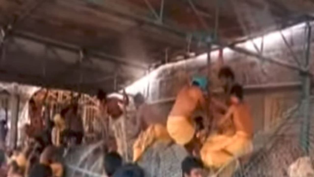 శ్రీశైలం ఆలయంలో తొక్కిసలాట.. శ్రీశైలం ఆలయంలో తొక్కిసలాట..