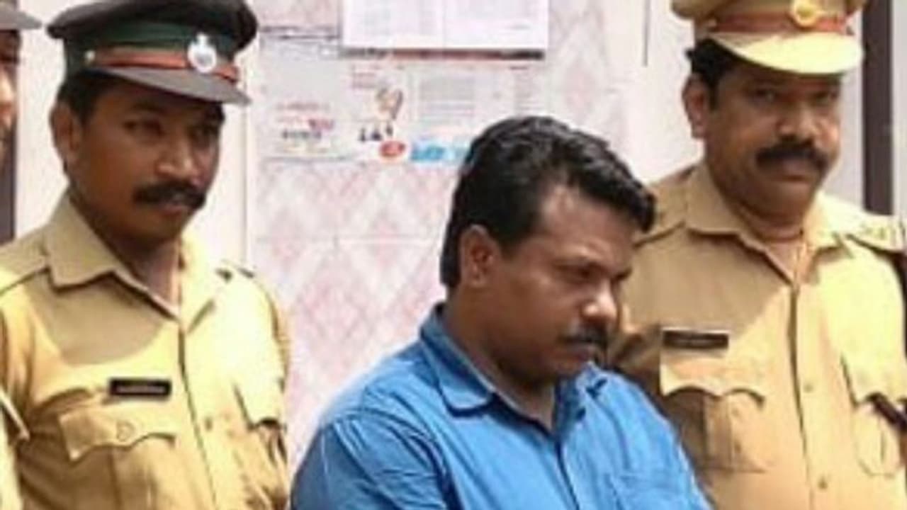 കോഴിക്കോട് രണ്ട് കിലോ കഞ്ചാവുമായി ഒരാൾ അറസ്റ്റിൽ കോഴിക്കോട് രണ്ട് കിലോ കഞ്ചാവുമായി ഒരാൾ അറസ്റ്റിൽ
