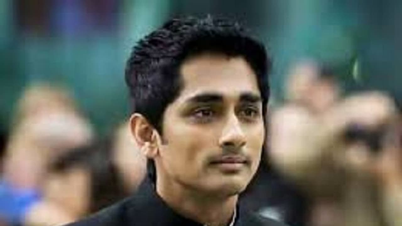 కుక్కల గురించి ట్వీట్ చేశా... సమంత గురించి కాదు, బాధపడితే నేనేం చేయలేను: సిద్ధార్థ్ వ్యాఖ్యలు కుక్కల గురించి ట్వీట్ చేశా... సమంత గురించి కాదు, బాధపడితే నేనేం చేయలేను: సిద్ధార్థ్ వ్యాఖ్యలు