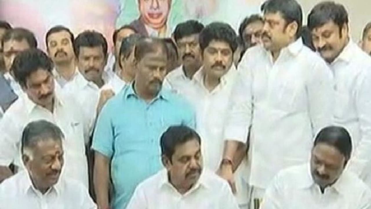 கேட்ட தொகுதிகளைக் கொடுக்காத ஈபிஎஸ் ஓபிஎஸ்... தேர்தலை புறக்கணித்த அதிமுக கூட்டணி கட்சி..!