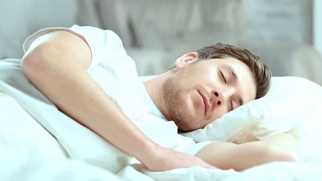 ನೆಮ್ಮದಿಯ ನಿದ್ರೆ: ಮಲಗೋ ಜಾಗದಿಂದ ಇವು ದೂರವಿರಲಿ...! ನೆಮ್ಮದಿಯ ನಿದ್ರೆ: ಮಲಗೋ ಜಾಗದಿಂದ ಇವು ದೂರವಿರಲಿ...!