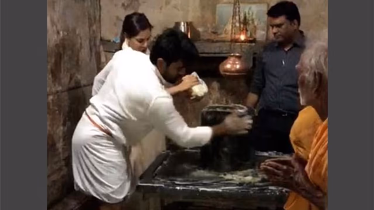 దోమకొండ శివాలయంలో రామ్ చరణ్ పూజలు! దోమకొండ శివాలయంలో రామ్ చరణ్ పూజలు!