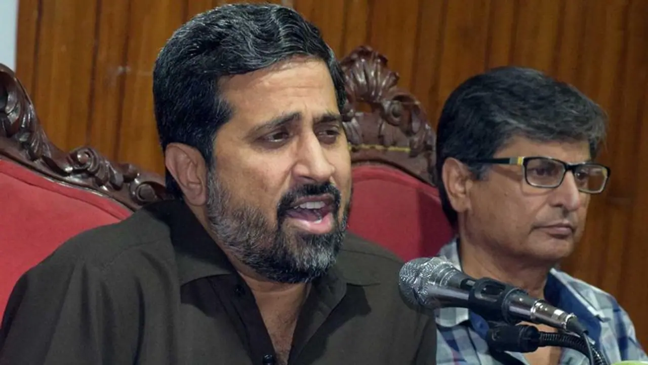 இந்துக்கள் மாட்டு மூத்திரம் குடிப்பவர்கள்... தரக்குறைவா இழிவா பேசிய பாகிஸ்தான் அமைச்சர்... அங்கேயே வலுக்கும் எதிர்ப்பு !! இந்துக்கள் மாட்டு மூத்திரம் குடிப்பவர்கள்... தரக்குறைவா இழிவா பேசிய பாகிஸ்தான் அமைச்சர்... அங்கேயே வலுக்கும் எதிர்ப்பு !!