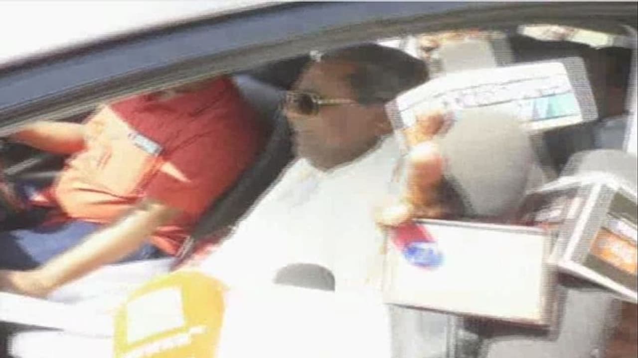 ದೊಡ್ ಗೌಡ್ರು ಮೈಸೂರಿಂದ ಎಲೆಕ್ಷನ್ ನಿಲ್ತಾರಾ?: ಸಿದ್ದು ಕೋಪ ನೋಡಿ! ದೊಡ್ ಗೌಡ್ರು ಮೈಸೂರಿಂದ ಎಲೆಕ್ಷನ್ ನಿಲ್ತಾರಾ?: ಸಿದ್ದು ಕೋಪ ನೋಡಿ!