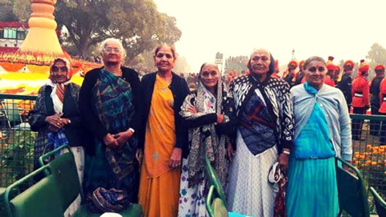 'കയ്യില് ആയുധങ്ങളൊന്നും തന്നെ ഉണ്ടായിരുന്നില്ല, പക്ഷെ, രാജ്യസ്നേഹമുണ്ടായിരുന്നു'; ഇന്ത്യക്കായി 300 സ്ത്രീകള് അന്ന് വീടിന് പുറത്തിറങ്ങി 'കയ്യില് ആയുധങ്ങളൊന്നും തന്നെ ഉണ്ടായിരുന്നില്ല, പക്ഷെ, രാജ്യസ്നേഹമുണ്ടായിരുന്നു'; ഇന്ത്യക്കായി 300 സ്ത്രീകള് അന്ന് വീടിന് പുറത്തിറങ്ങി