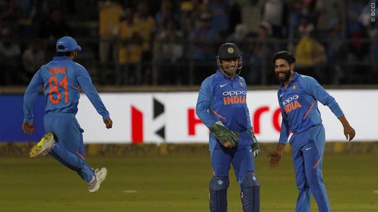 ಇಂಡೋ ಆಸಿಸ್ 2ನೇ ಏಕದಿನ: ಅಂತಿಮ ಓವರ್ನಲ್ಲಿ ಭಾರತಕ್ಕೆ ಗೆಲುವು! ಇಂಡೋ ಆಸಿಸ್ 2ನೇ ಏಕದಿನ: ಅಂತಿಮ ಓವರ್ನಲ್ಲಿ ಭಾರತಕ್ಕೆ ಗೆಲುವು!