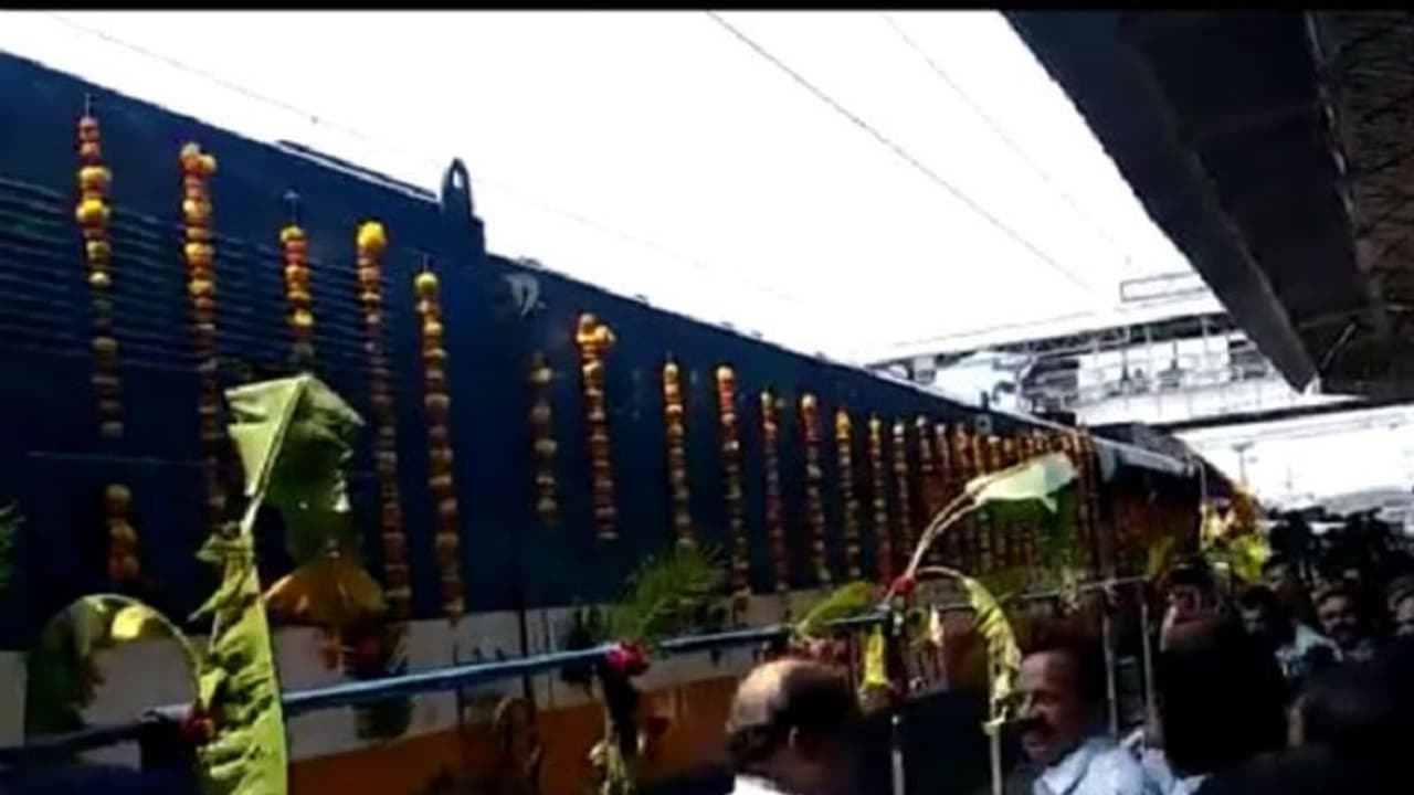 ಯಶವಂತಪುರದಿಂದ ದಿಲ್ಲಿಗೆ ಮತ್ತೊಂದು ಎಕ್ಸ್ಪ್ರೆಸ್ ರೈಲು ಯಶವಂತಪುರದಿಂದ ದಿಲ್ಲಿಗೆ ಮತ್ತೊಂದು ಎಕ್ಸ್ಪ್ರೆಸ್ ರೈಲು