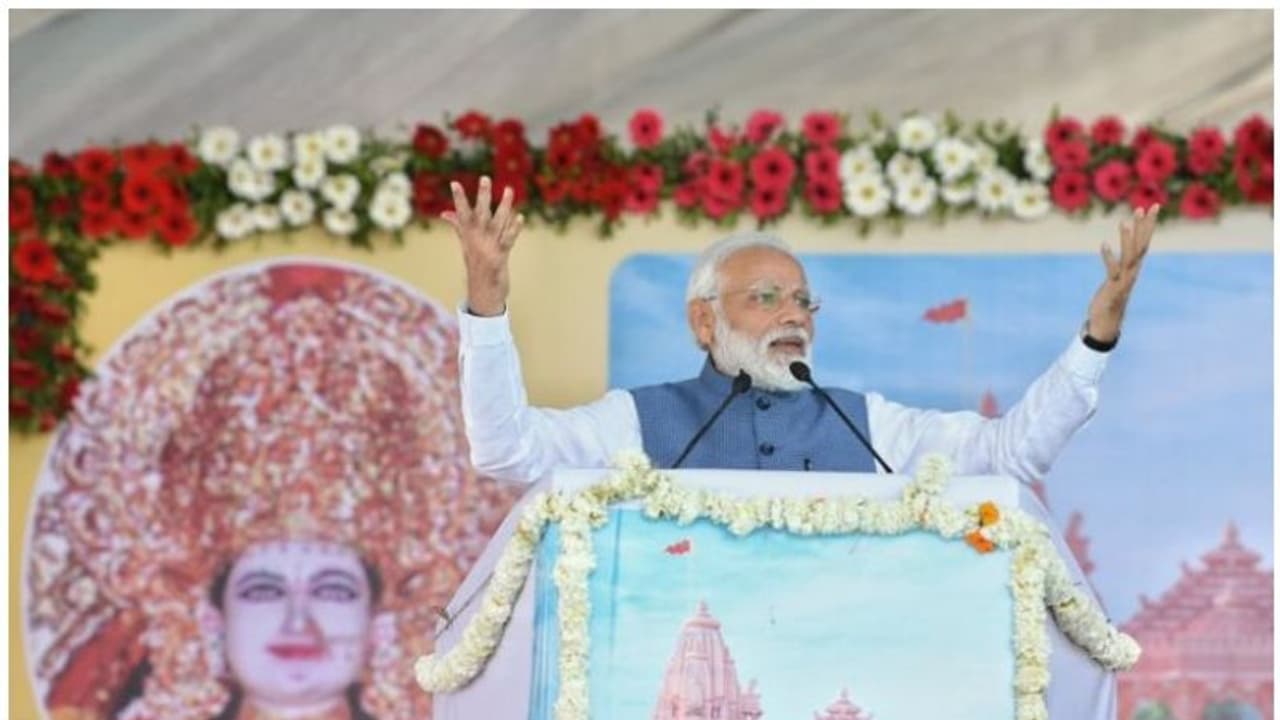 Election 2019: Kumaraswamy 'remote controlled': PM Modi in Kalaburagi