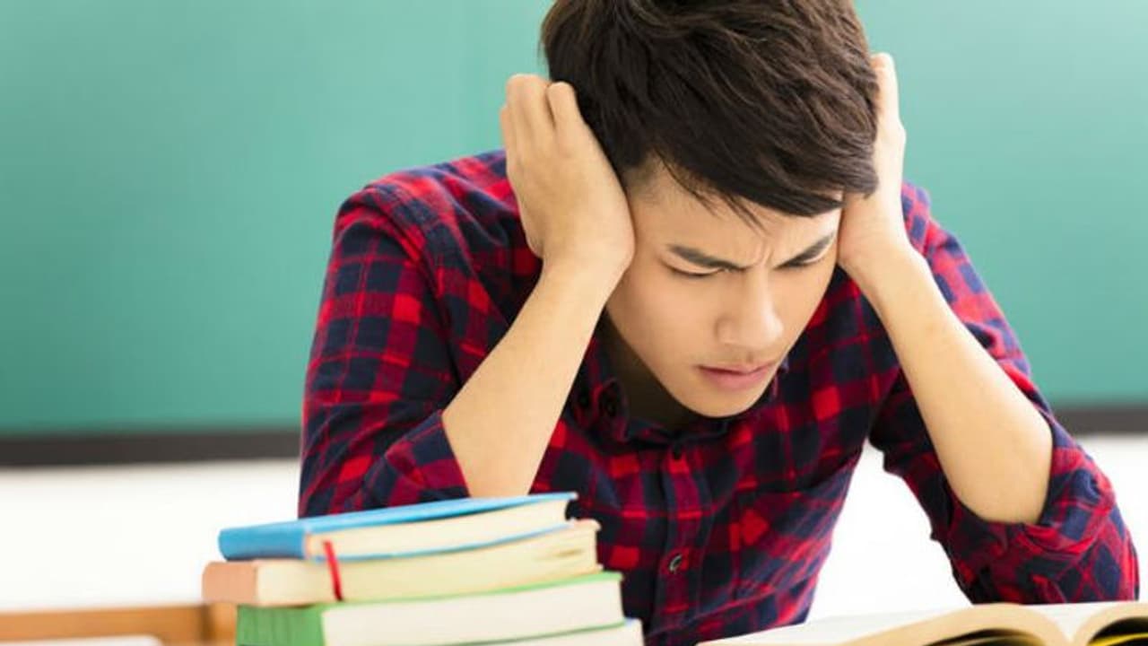 সন্তানকে নিয়ে বয়ঃসন্ধির সমস্যায় ভুগছেন, রইল সমাধানের উপায়